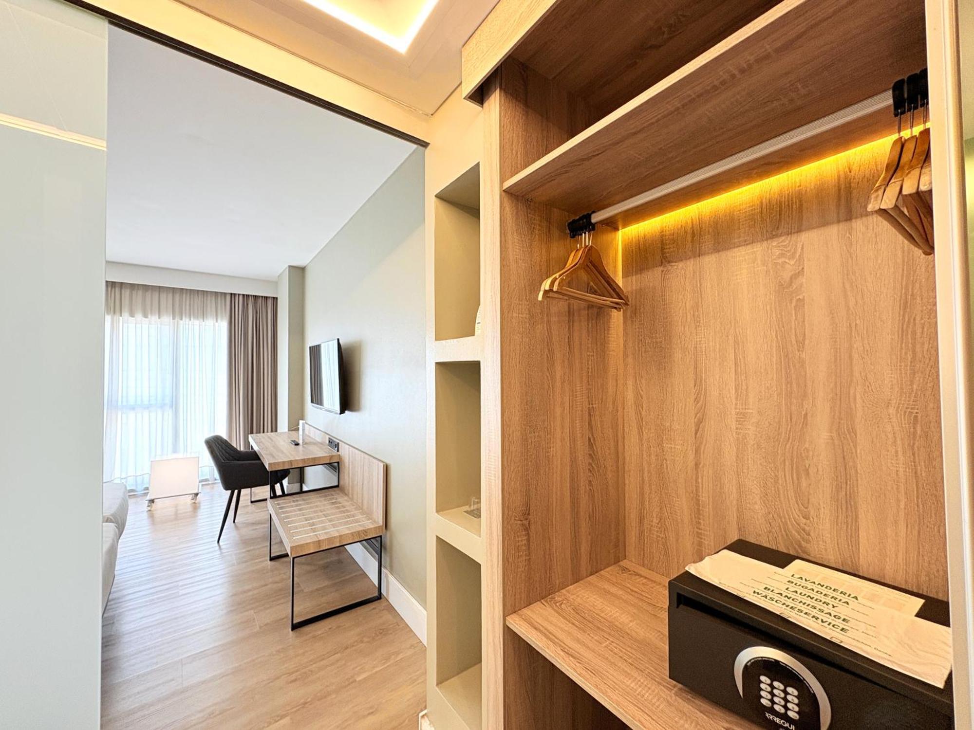 Eurohotel Barcelona Granvia Fira L'Hospitalet de Llobregat Bagian luar foto